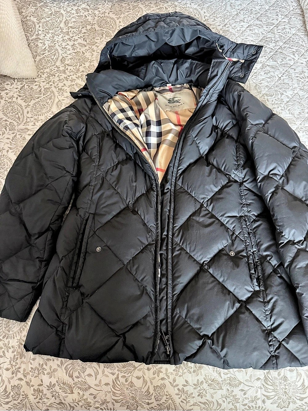 Burberry London Quilted Down Puffer Jacket Black Plaid Lining